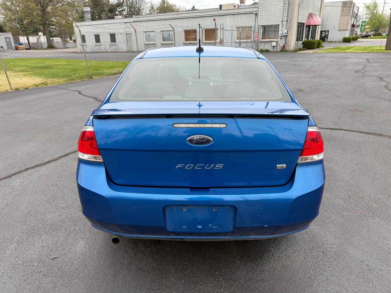 Ford Focus 4dr Sdn SE 2010