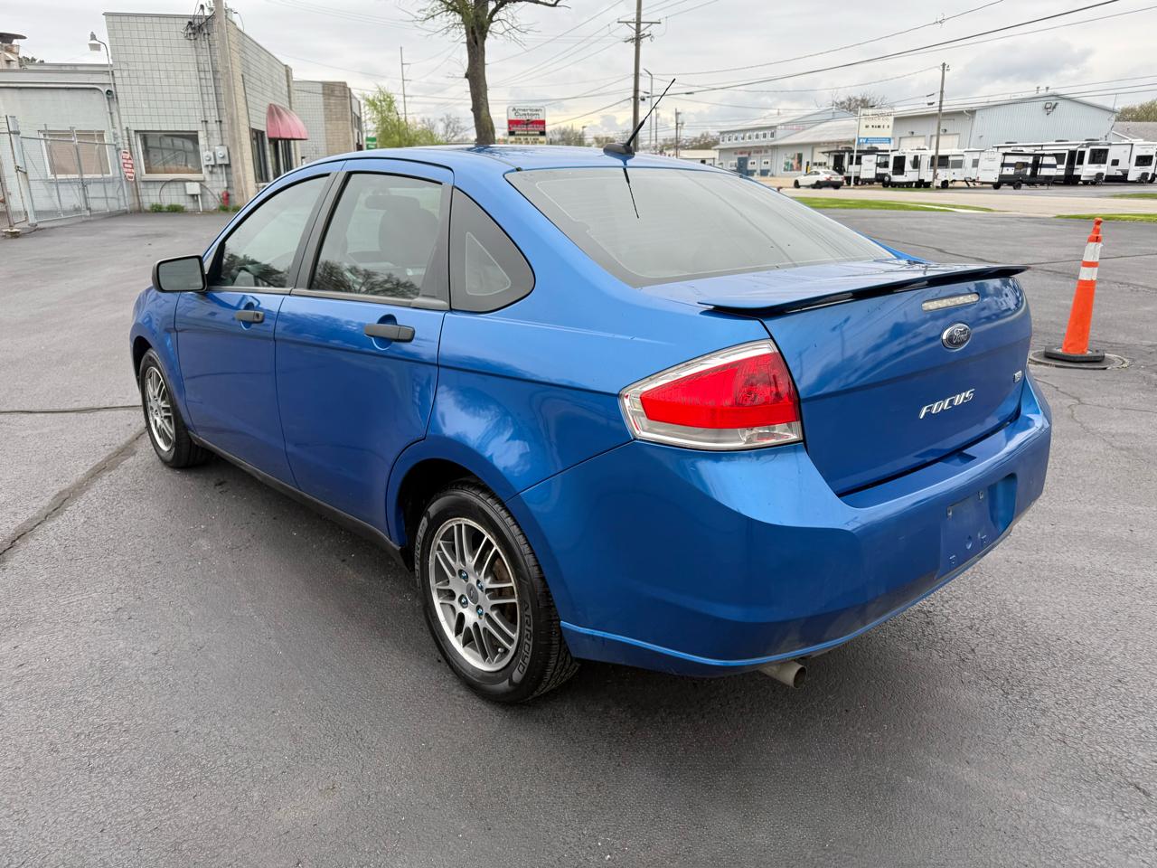 Ford Focus 4dr Sdn SE 2010