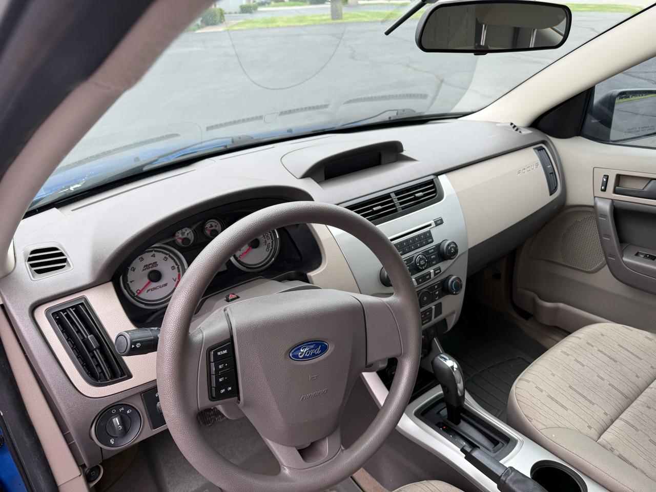 Ford Focus 4dr Sdn SE 2010