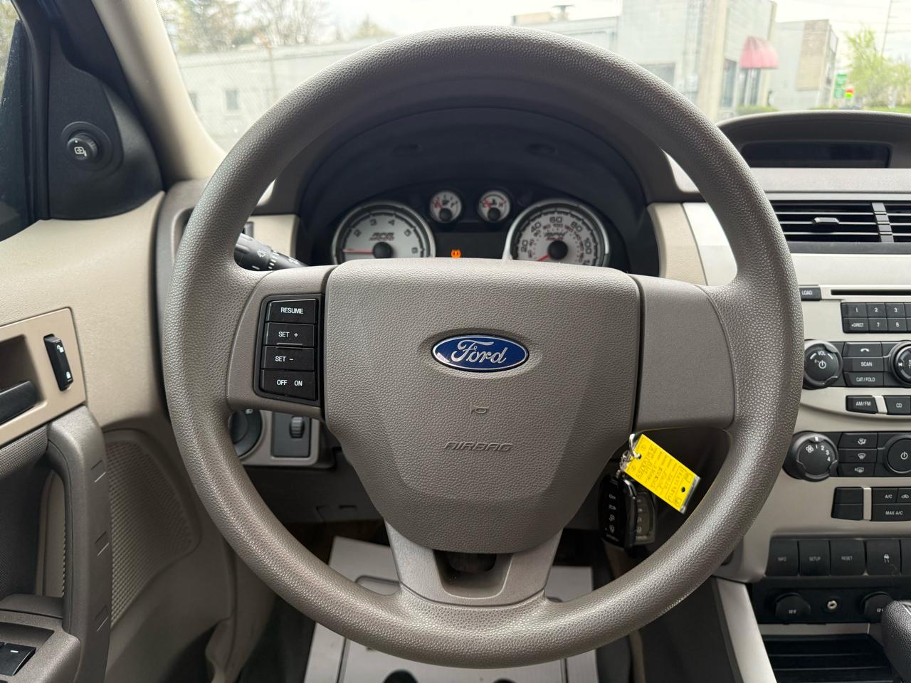 Ford Focus 4dr Sdn SE 2010