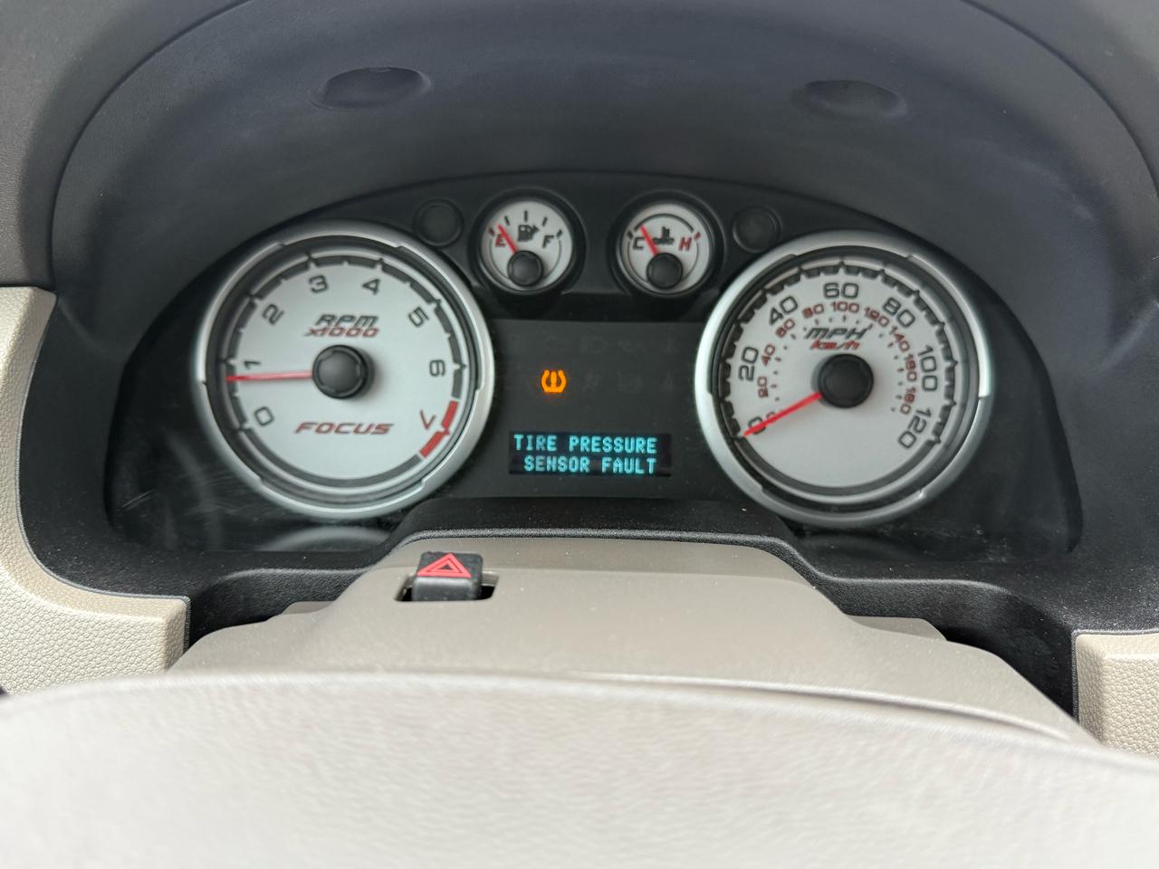 Ford Focus 4dr Sdn SE 2010