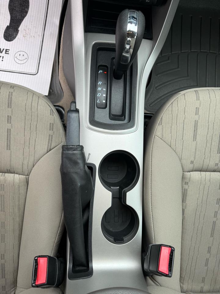 Ford Focus 4dr Sdn SE 2010