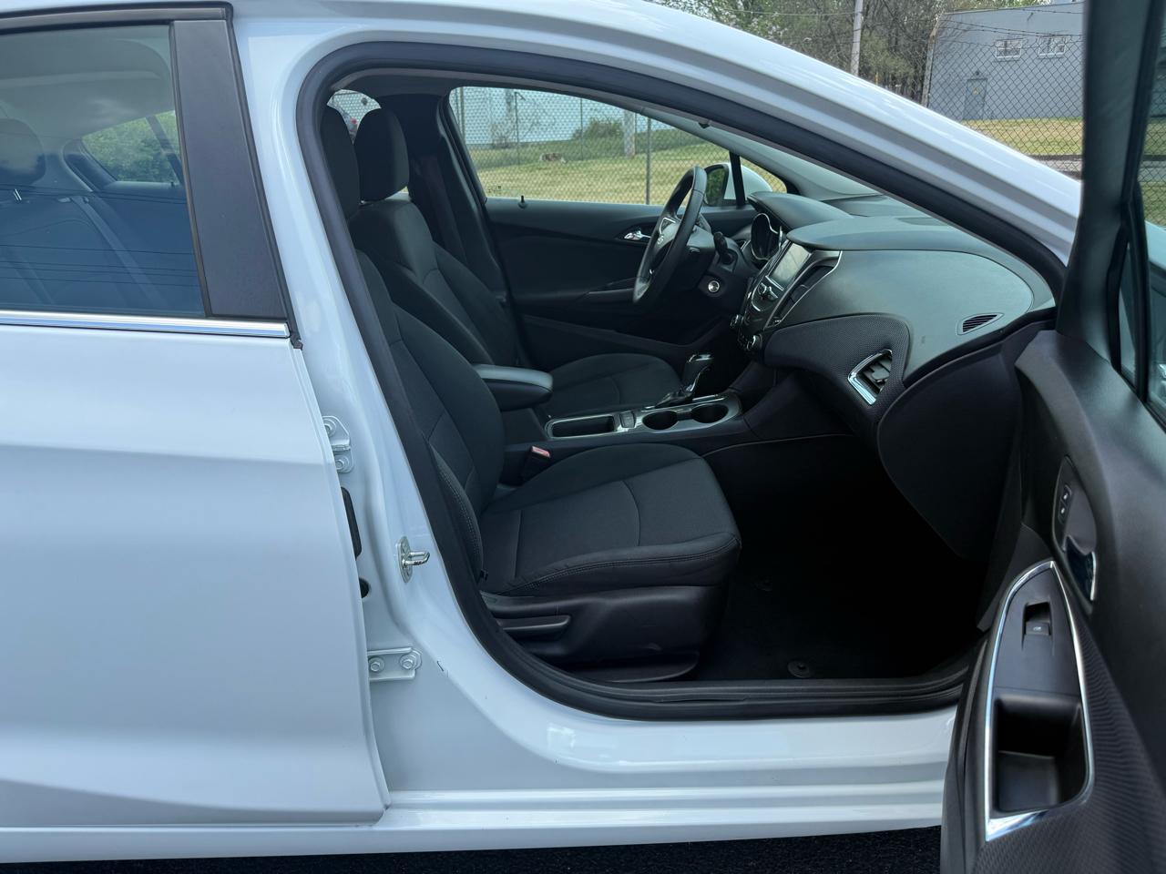 Chevrolet Cruze 4dr Sdn 1.4L LT w/1SD 2017