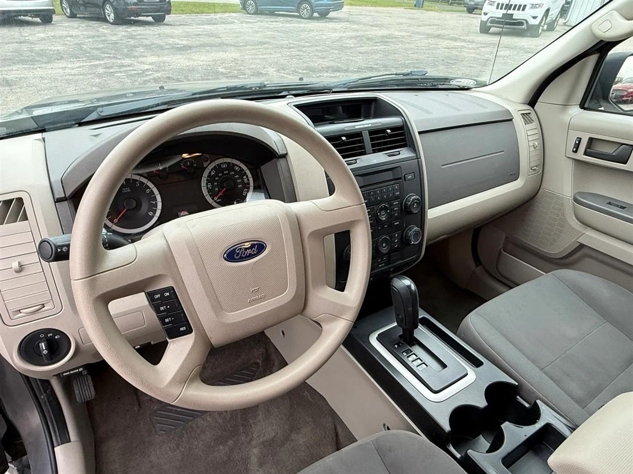 Ford Escape XLS FWD 2010