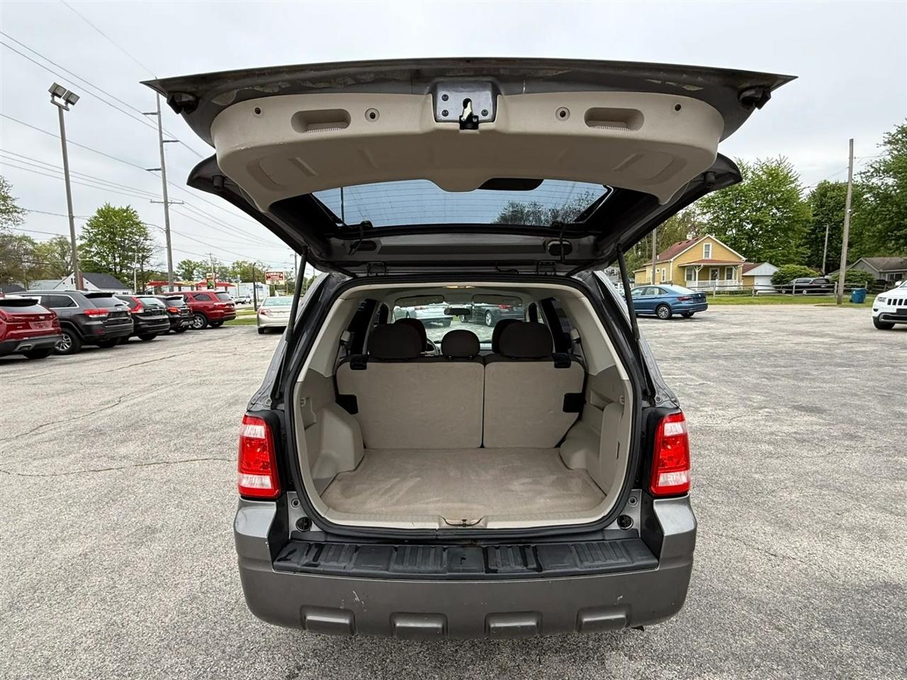 Ford Escape XLS FWD 2010