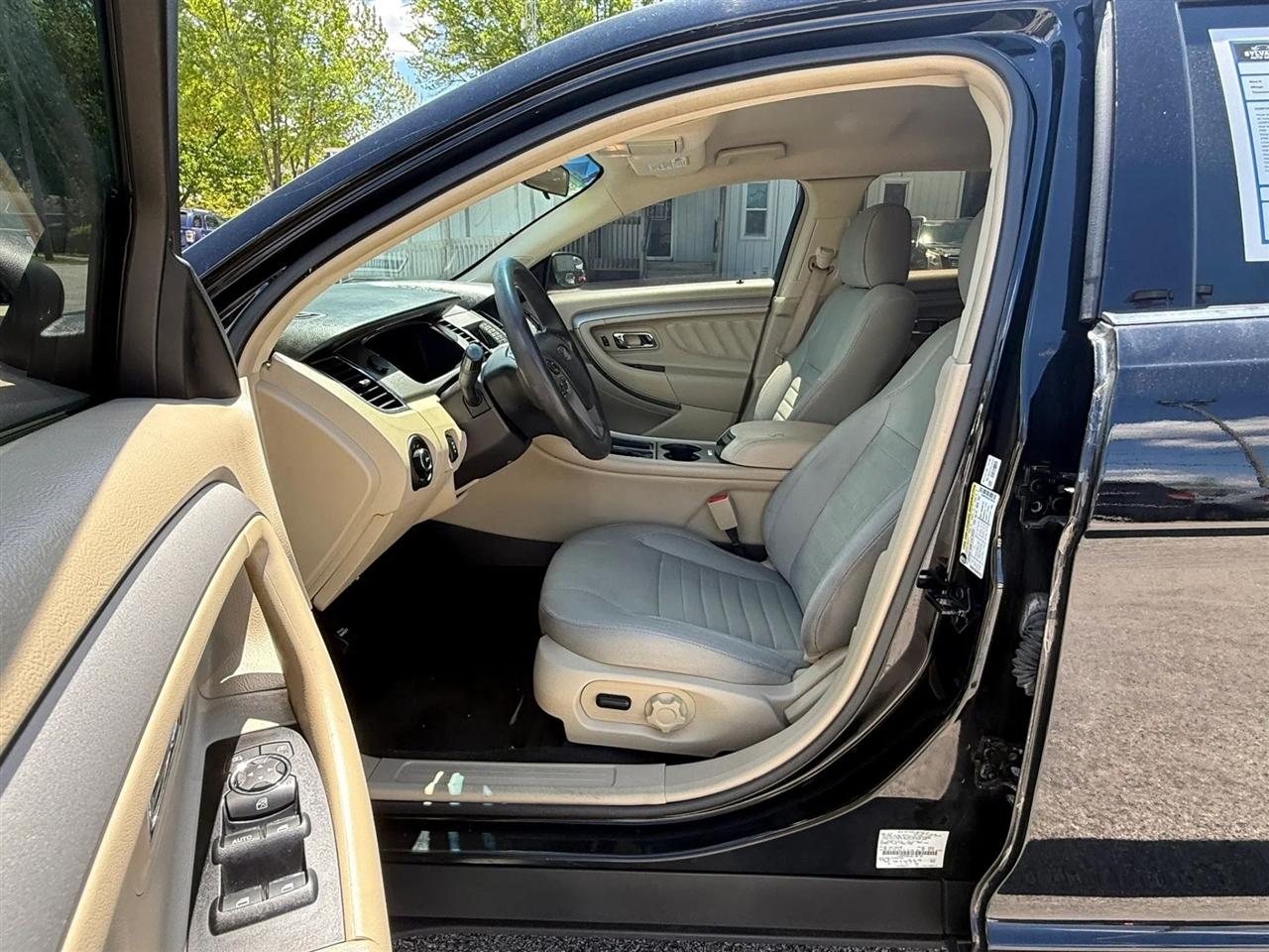 Ford Taurus SE FWD 2018