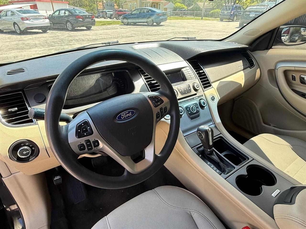 Ford Taurus SE FWD 2018