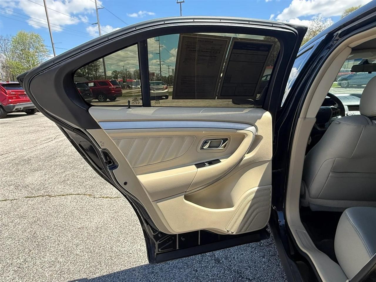 Ford Taurus SE FWD 2018