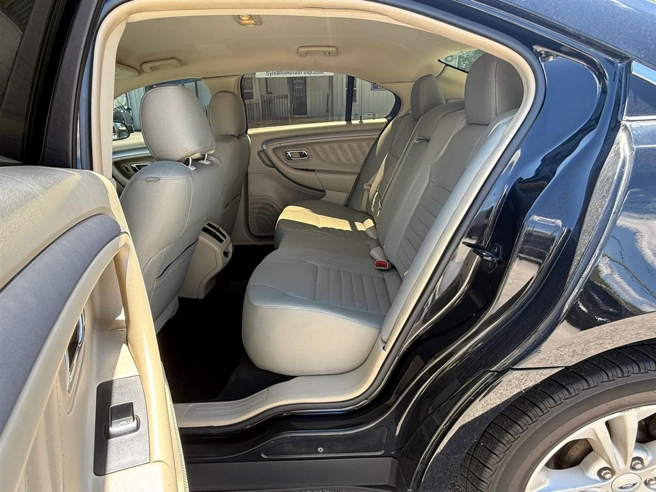 Ford Taurus SE FWD 2018