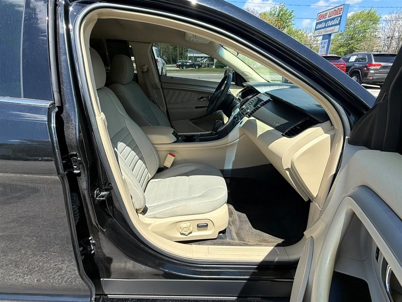 Ford Taurus SE FWD 2018