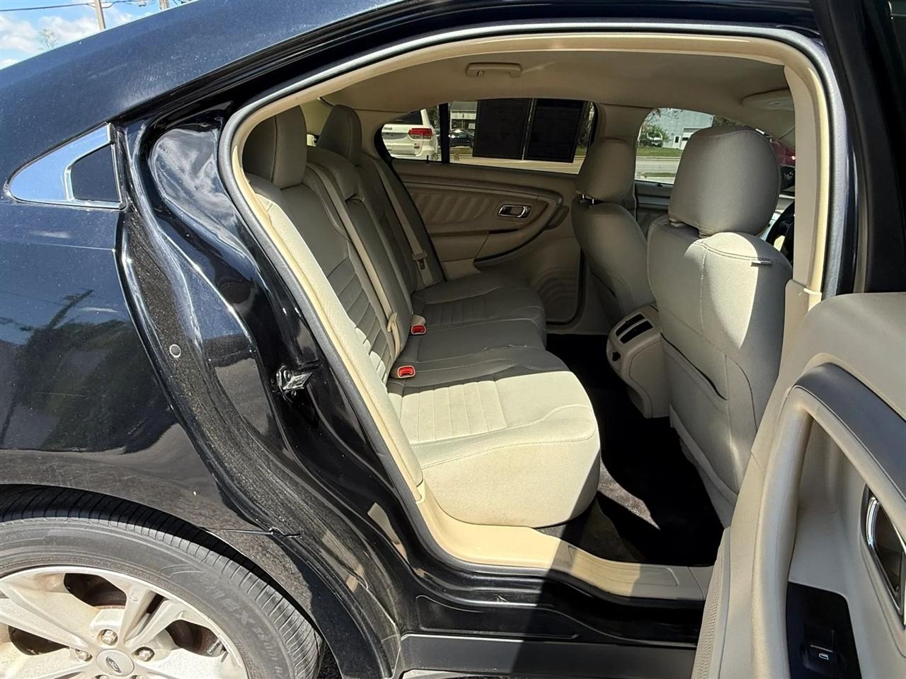 Ford Taurus SE FWD 2018