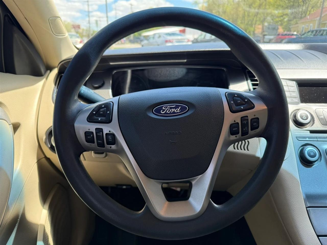 Ford Taurus SE FWD 2018