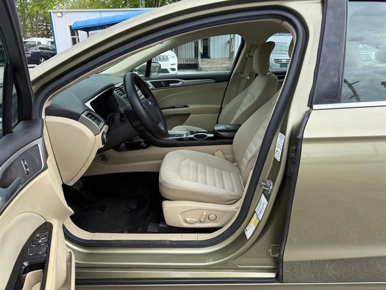 Ford Fusion SE 2013