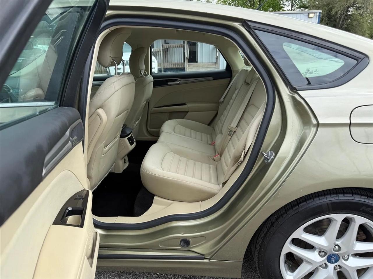 Ford Fusion SE 2013