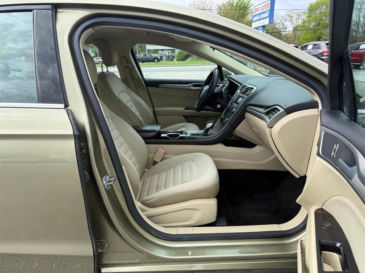 Ford Fusion SE 2013