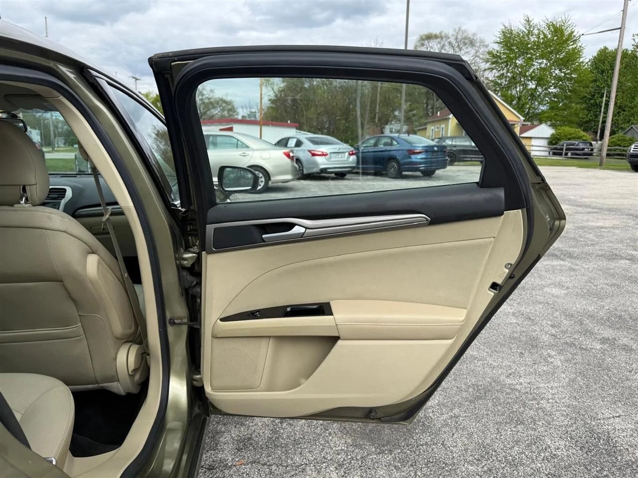 Ford Fusion SE 2013