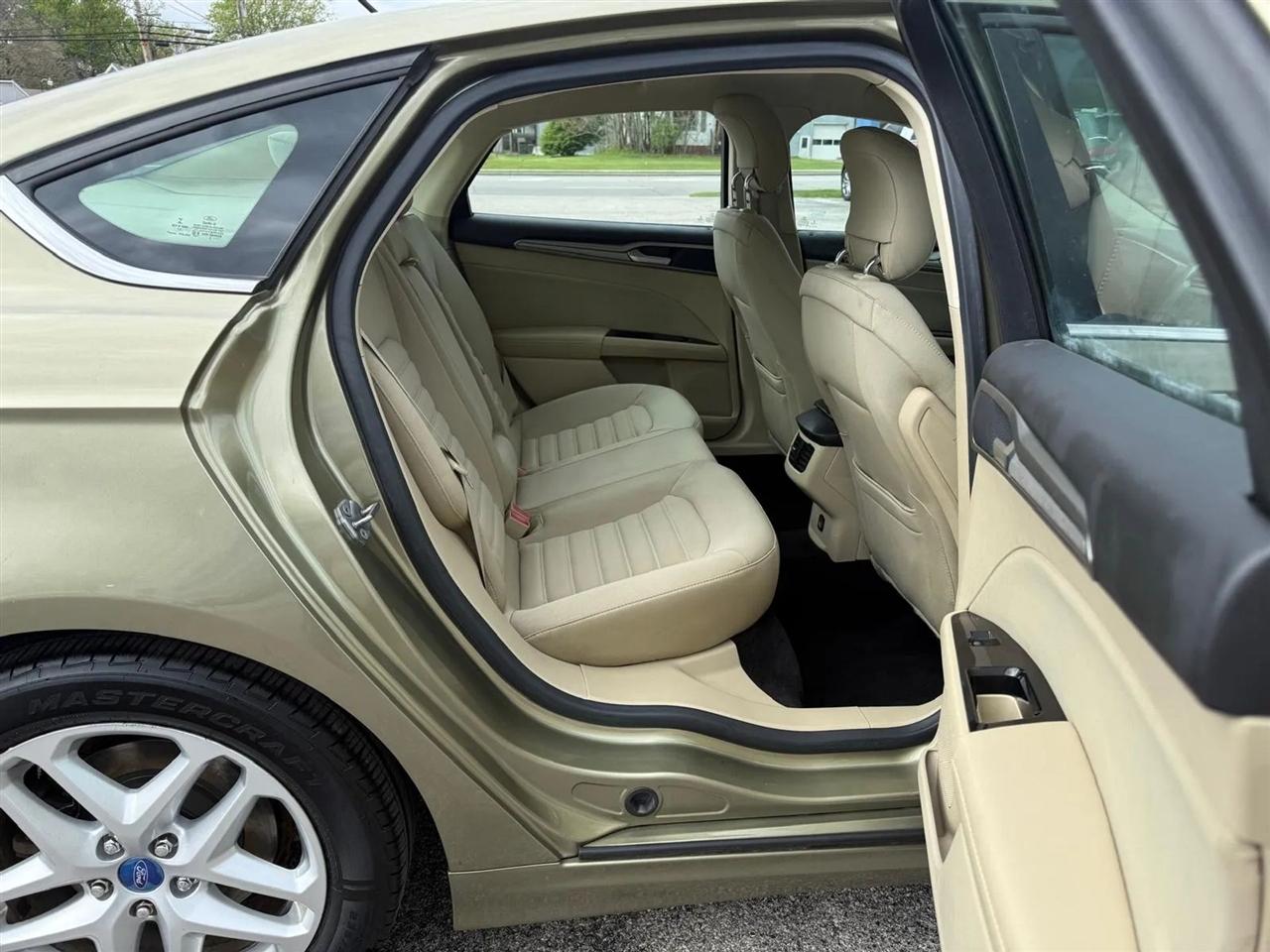 Ford Fusion SE 2013