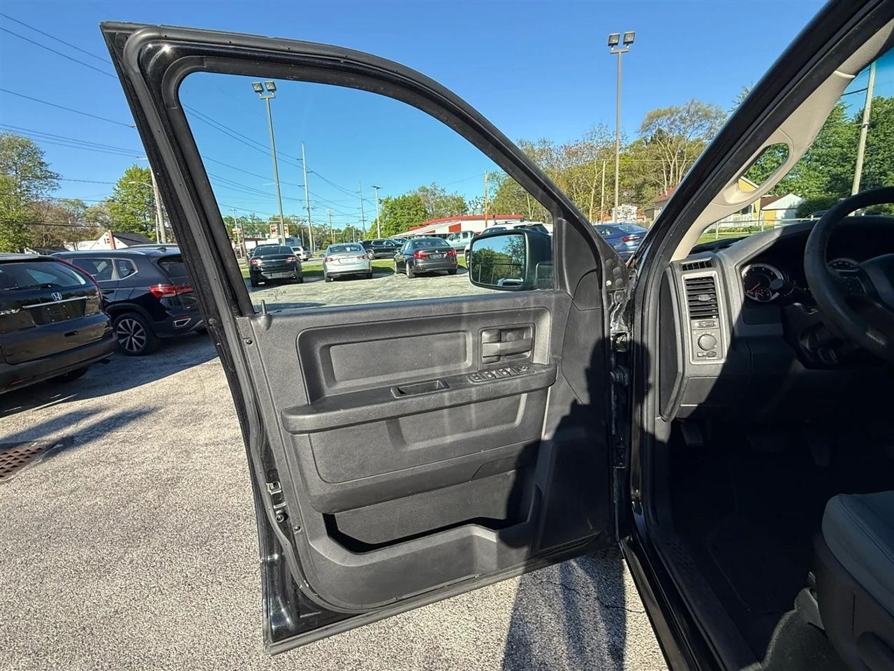 RAM 1500 Tradesman Quad Cab 4WD 2016