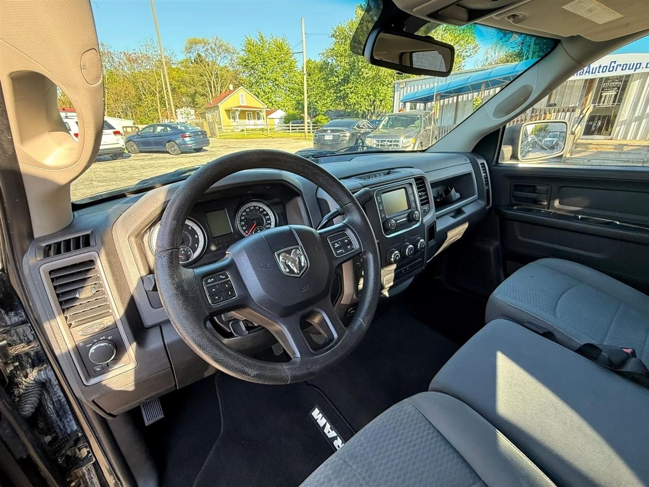 RAM 1500 Tradesman Quad Cab 4WD 2016
