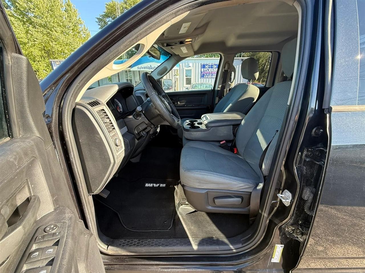 RAM 1500 Tradesman Quad Cab 4WD 2016