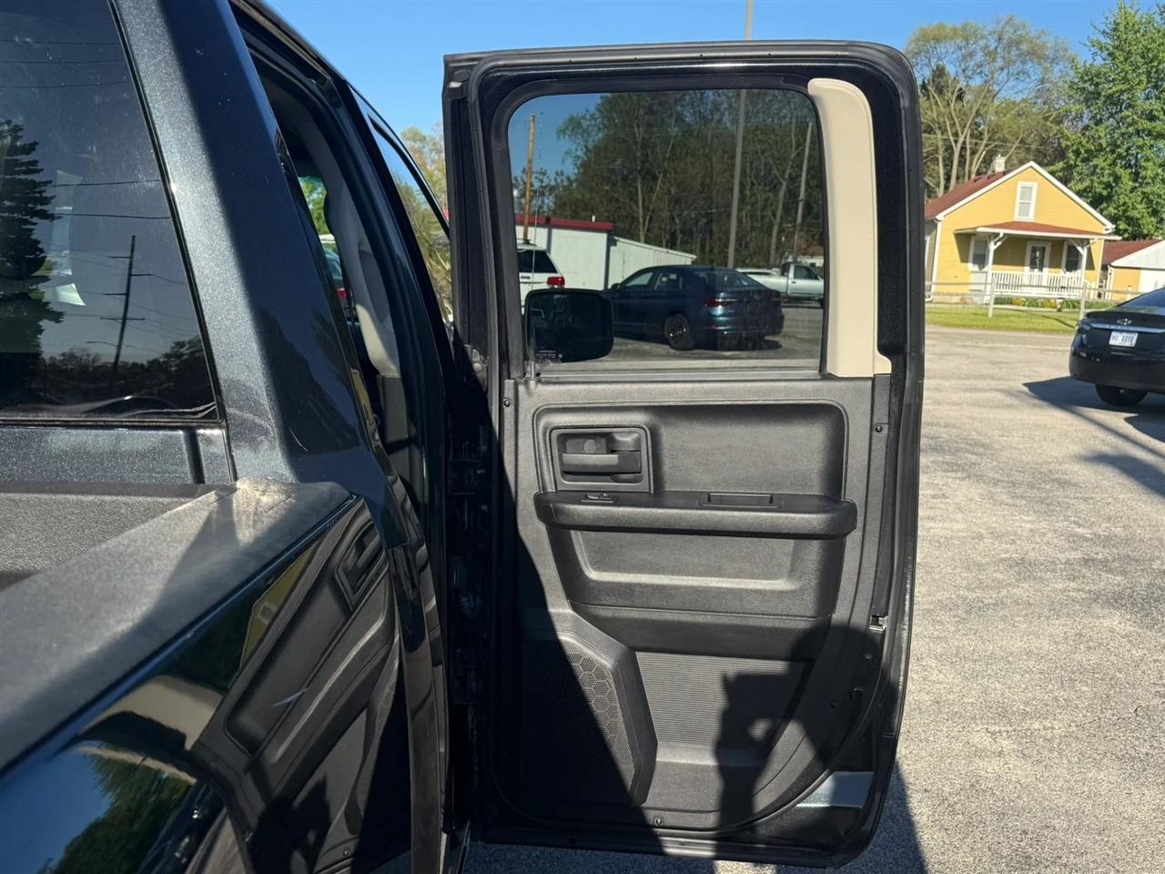 RAM 1500 Tradesman Quad Cab 4WD 2016