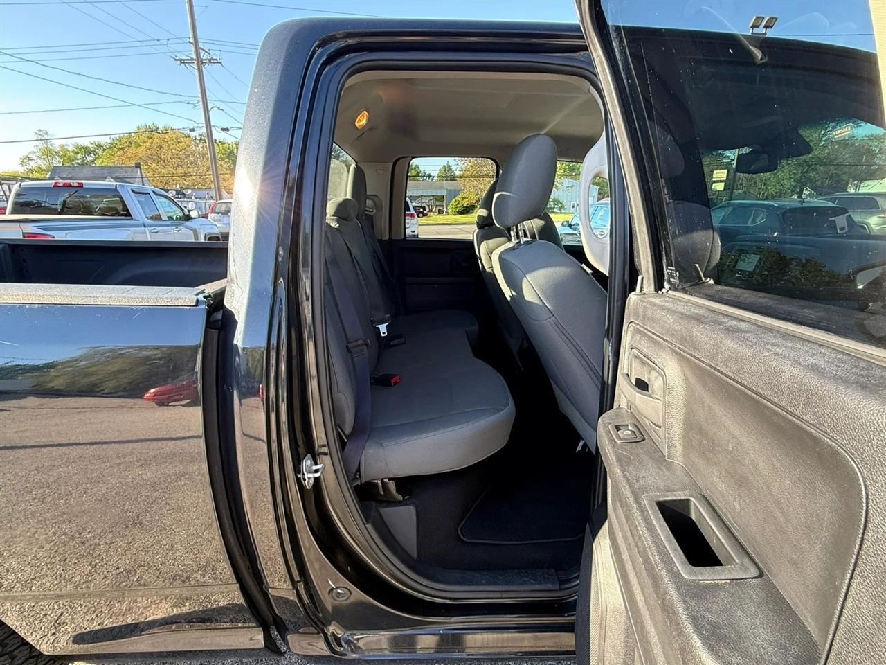 RAM 1500 Tradesman Quad Cab 4WD 2016