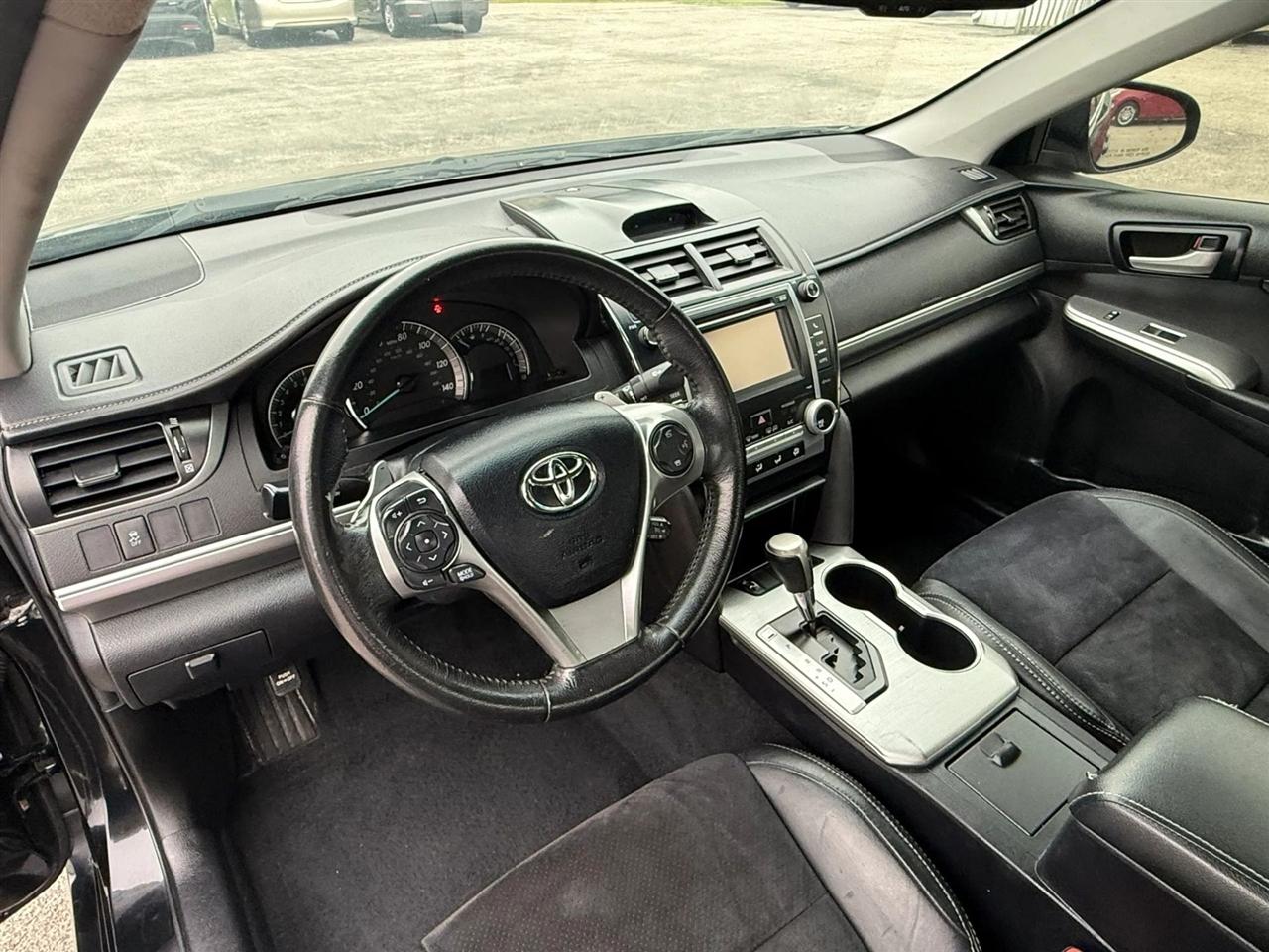 Toyota Camry SE 2012