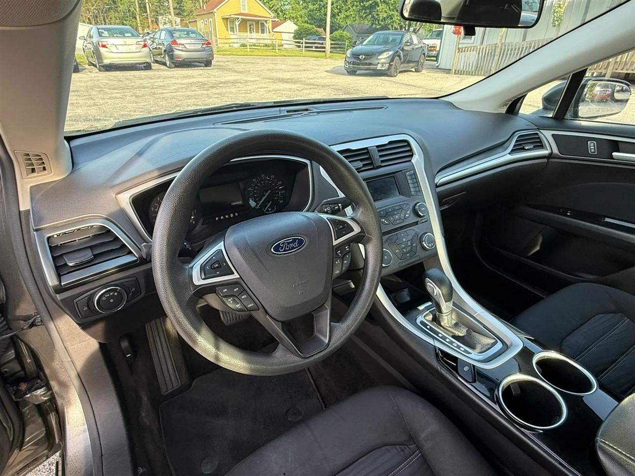 Ford Fusion SE 2016