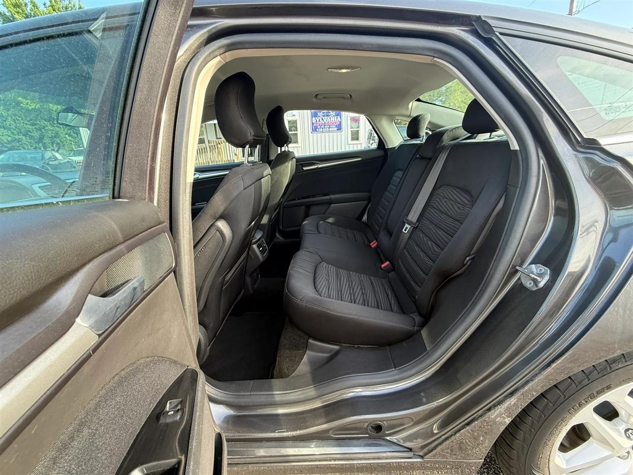 Ford Fusion SE 2016