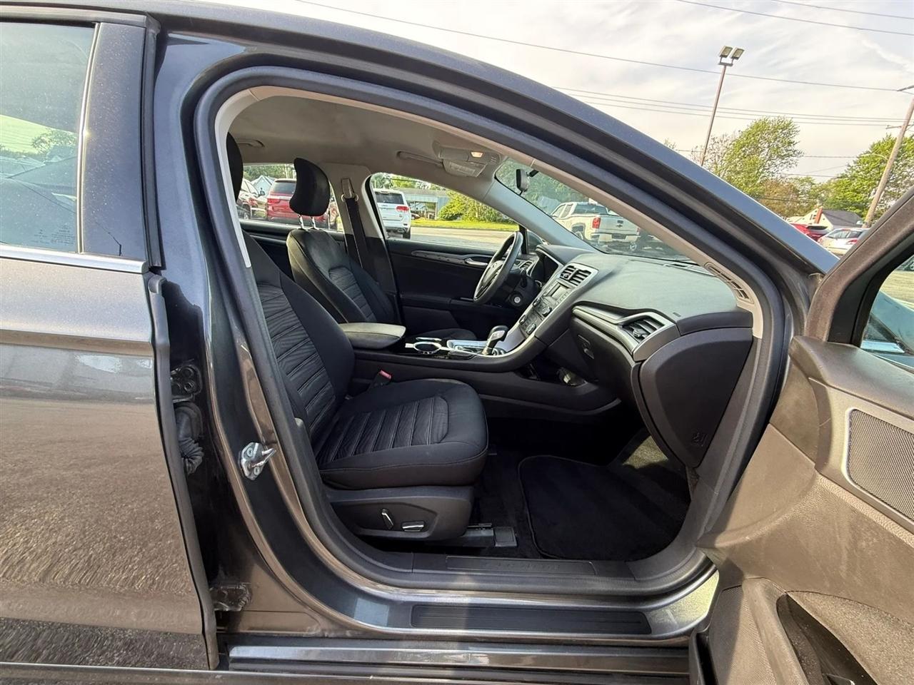 Ford Fusion SE 2016