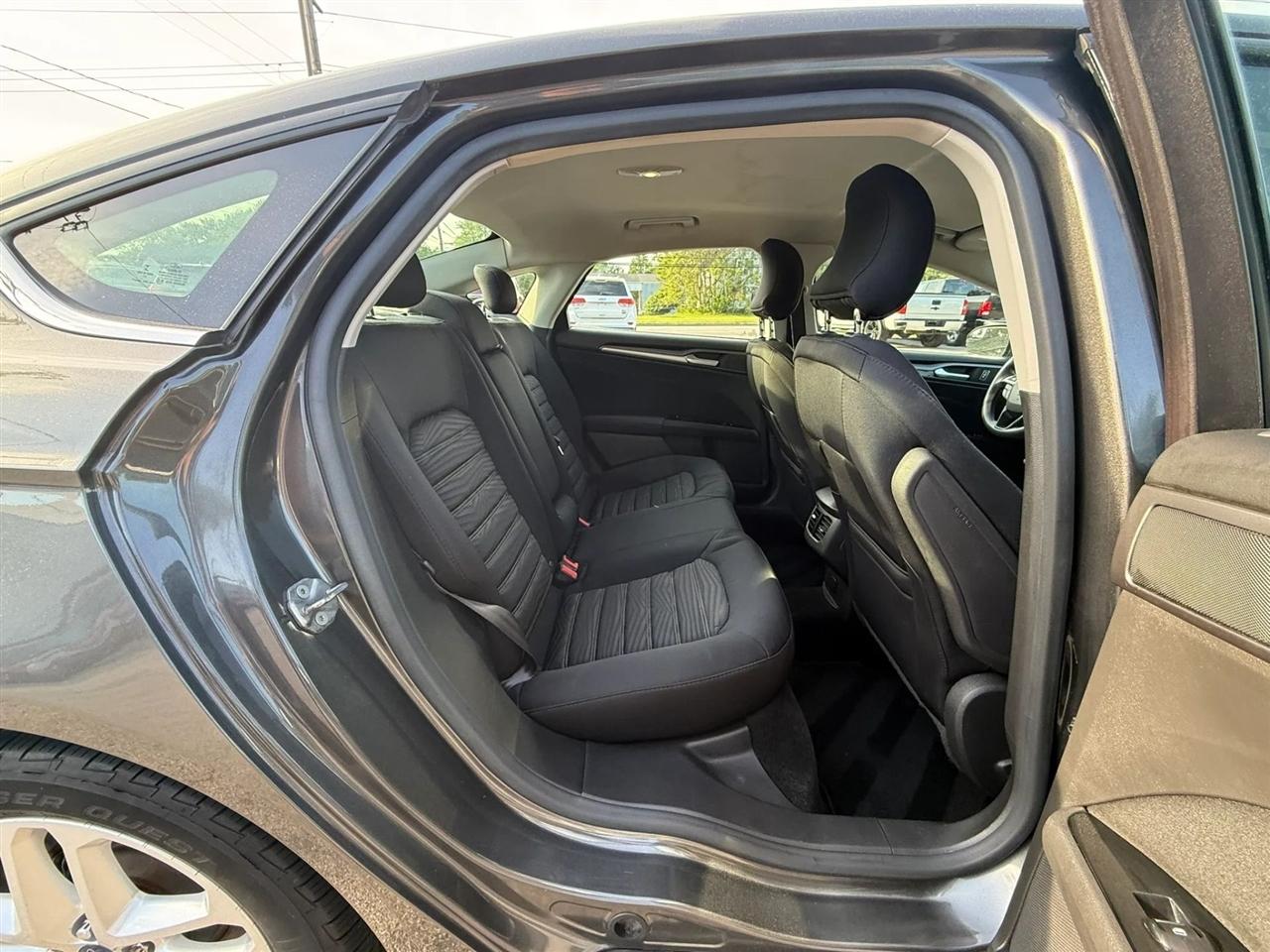 Ford Fusion SE 2016