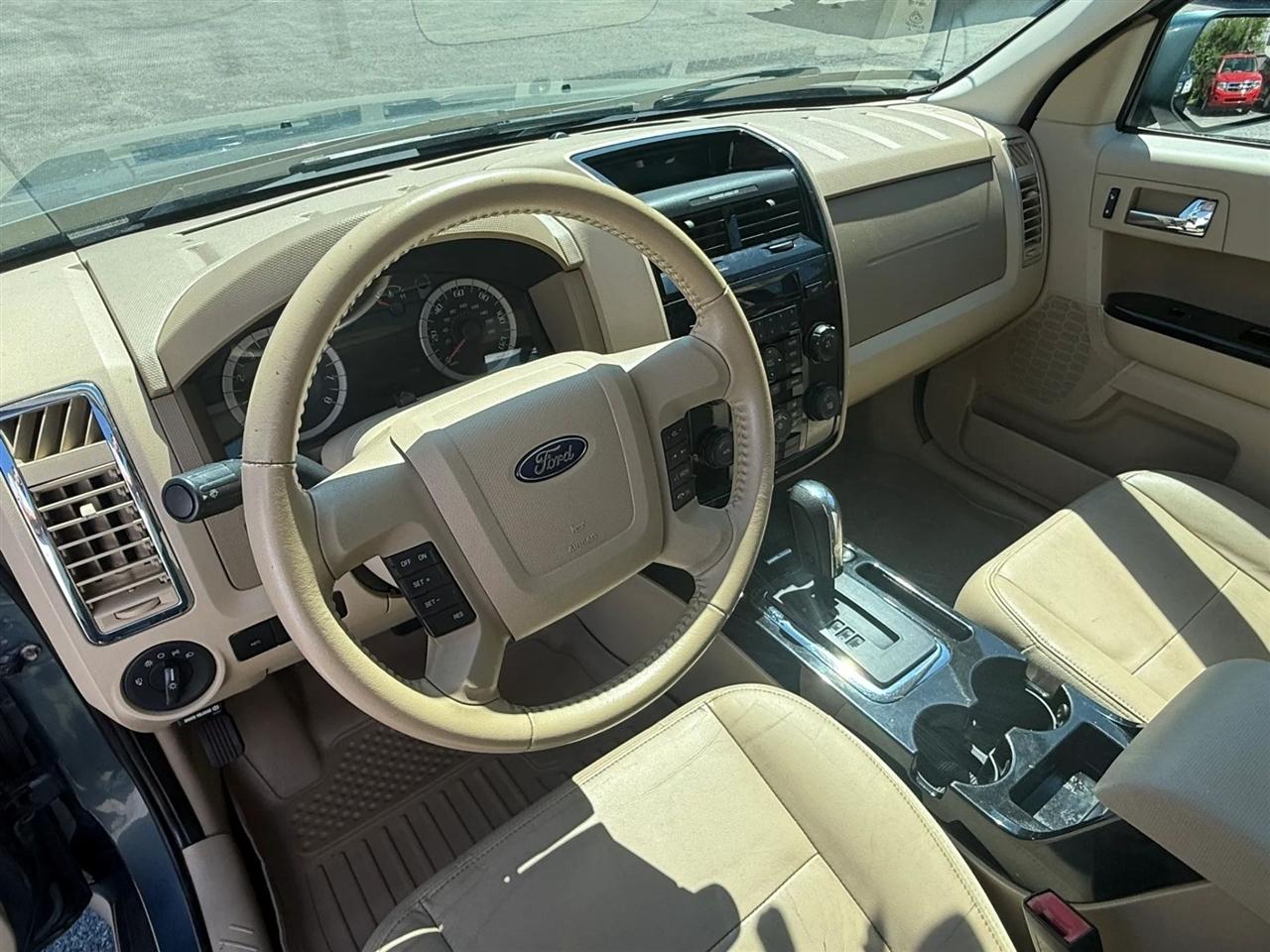 Ford Escape Limited 4WD 2010