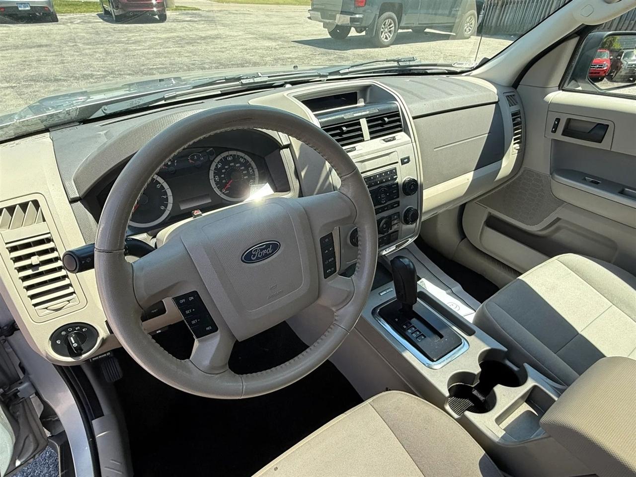Ford Escape XLT 4WD 2012