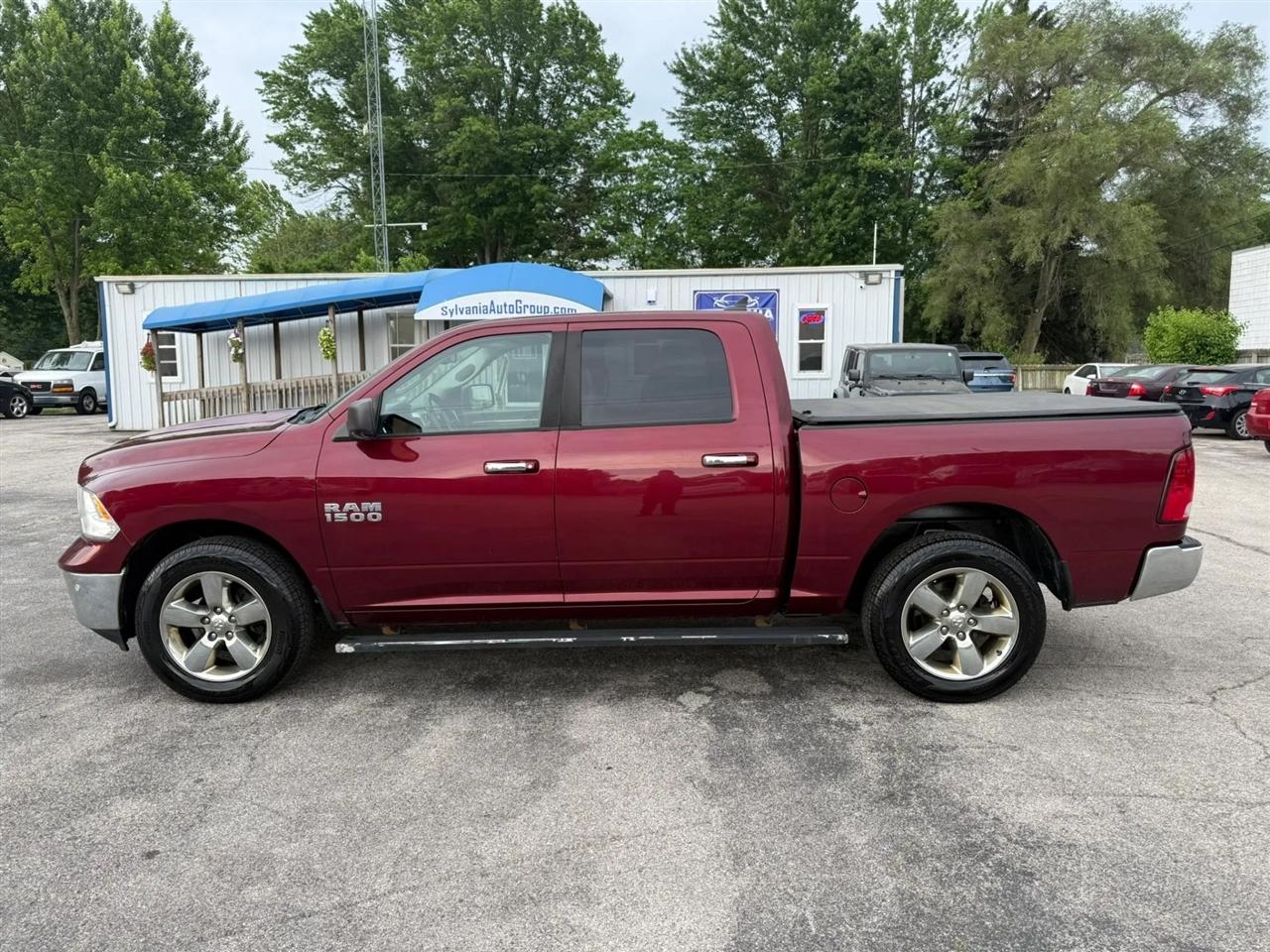 RAM 1500 SLT Crew Cab SWB 4WD 2016