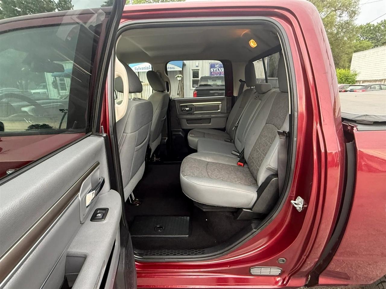 RAM 1500 SLT Crew Cab SWB 4WD 2016