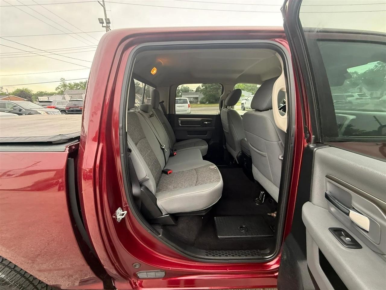 RAM 1500 SLT Crew Cab SWB 4WD 2016