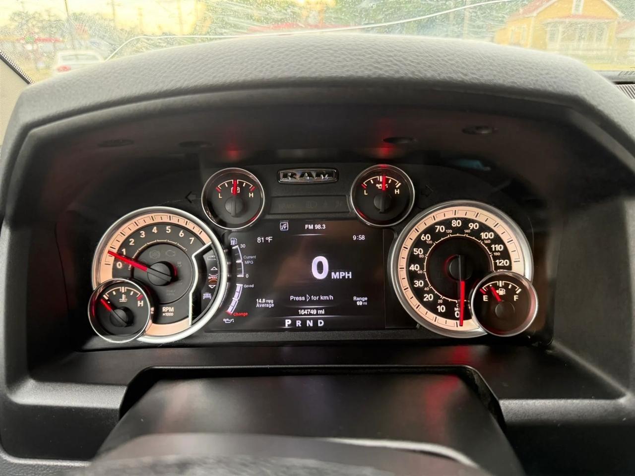 RAM 1500 SLT Crew Cab SWB 4WD 2016