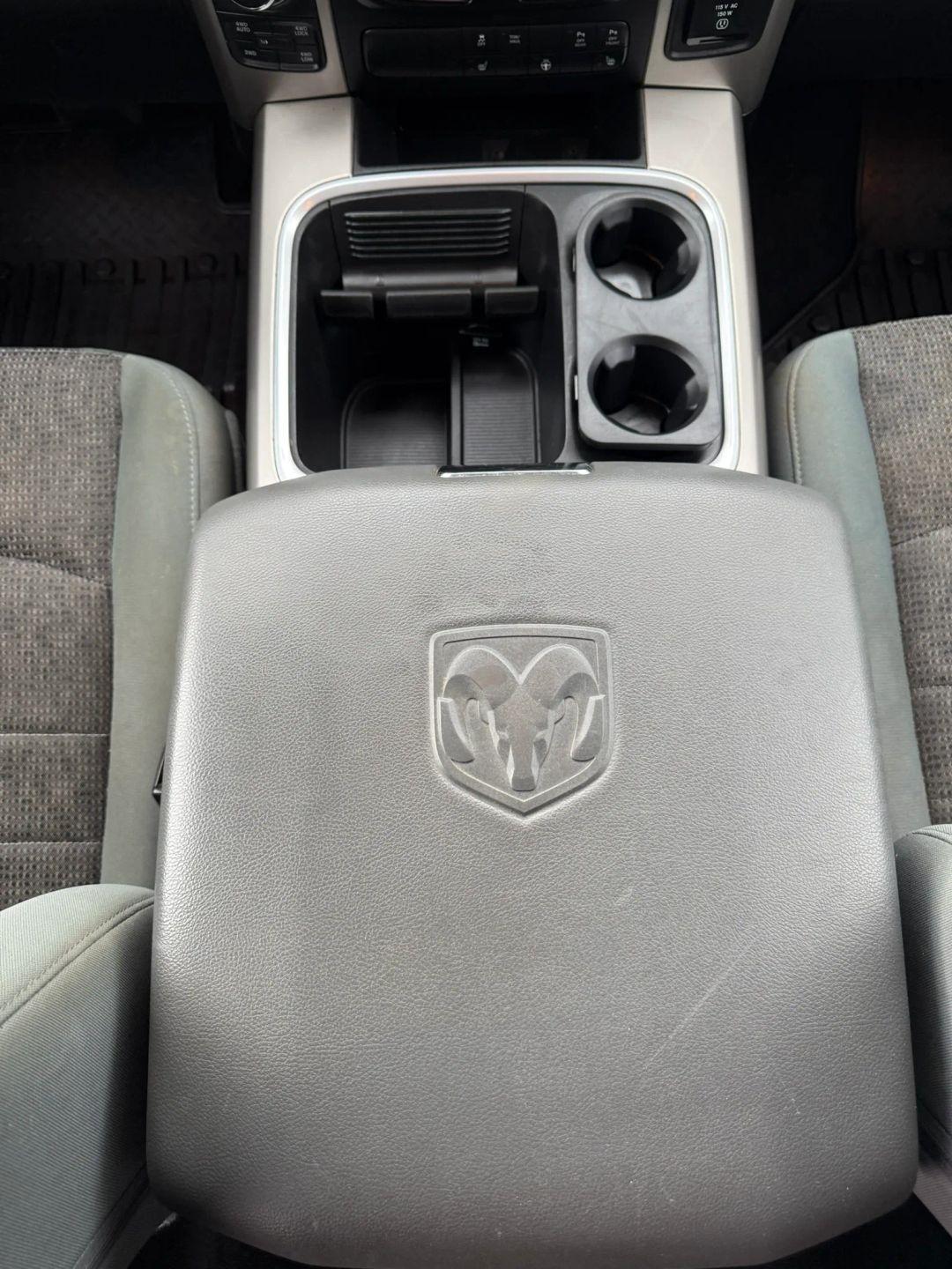 RAM 1500 SLT Crew Cab SWB 4WD 2016