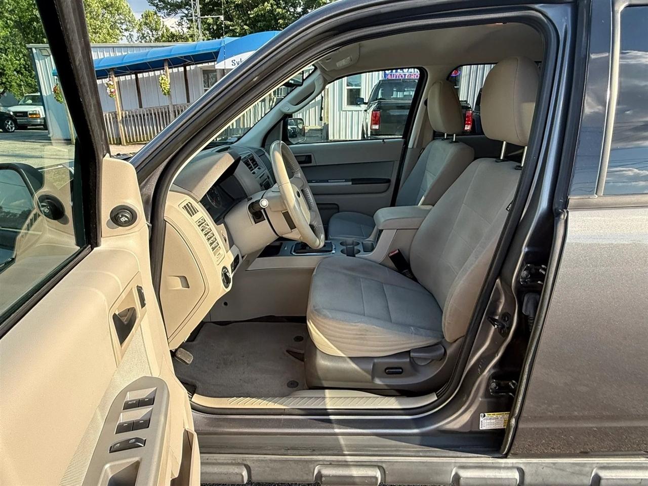 Ford Escape XLT FWD 2012