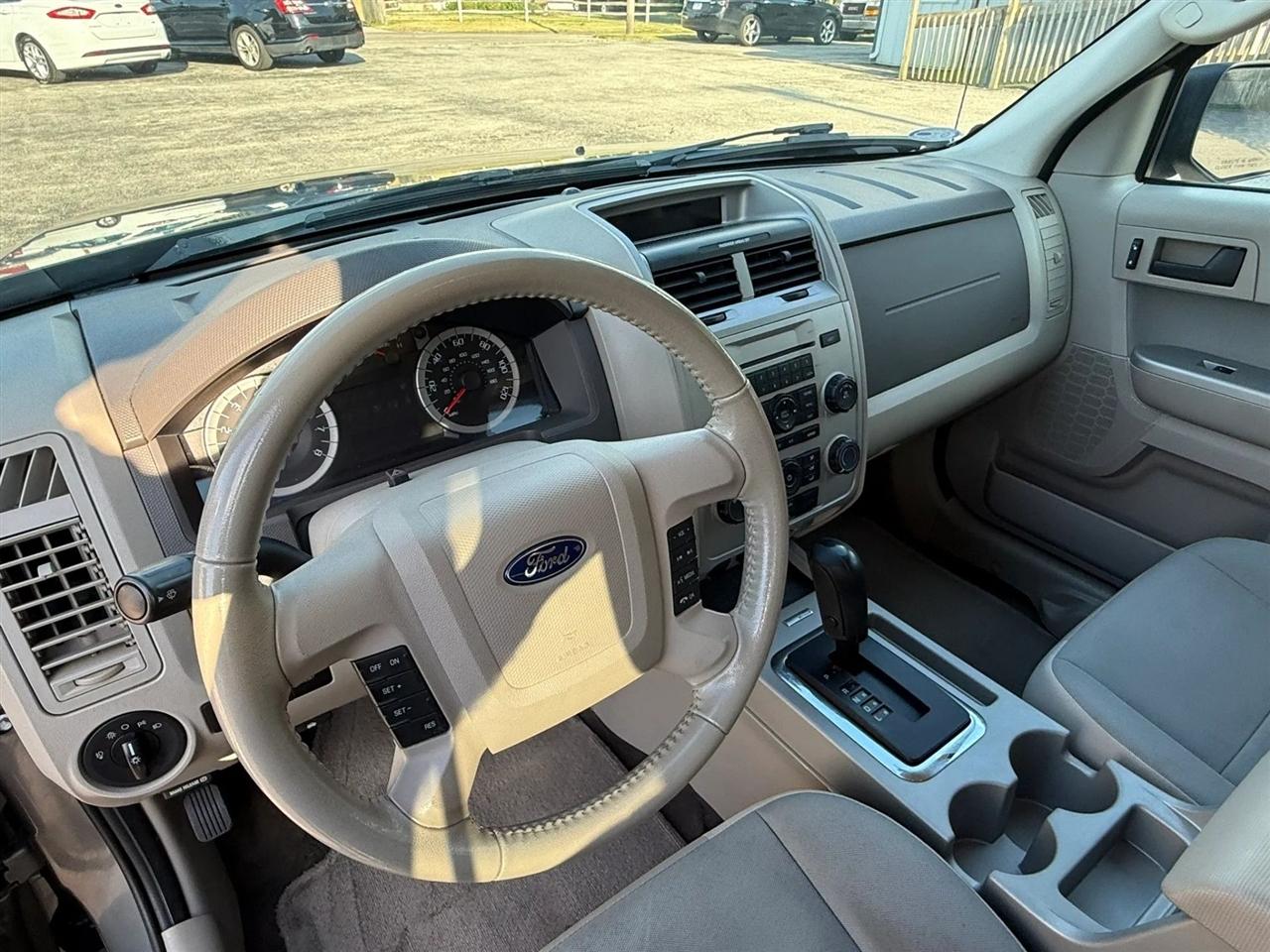 Ford Escape XLT FWD 2012