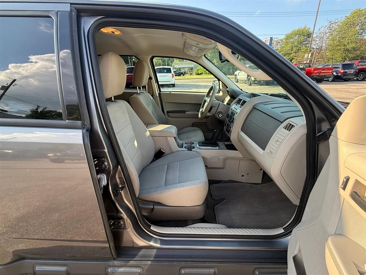 Ford Escape XLT FWD 2012