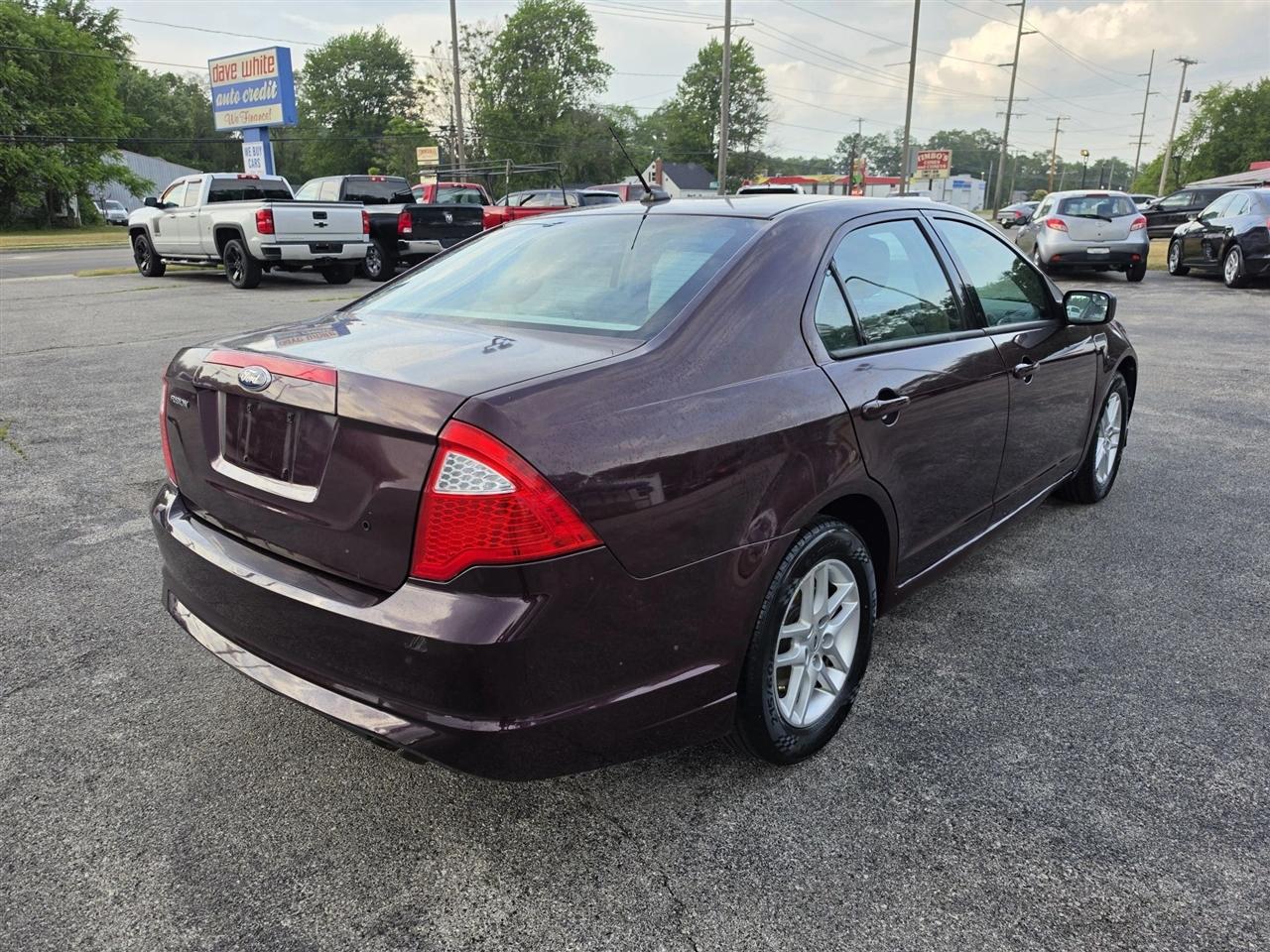 Ford Fusion I4 S 2011
