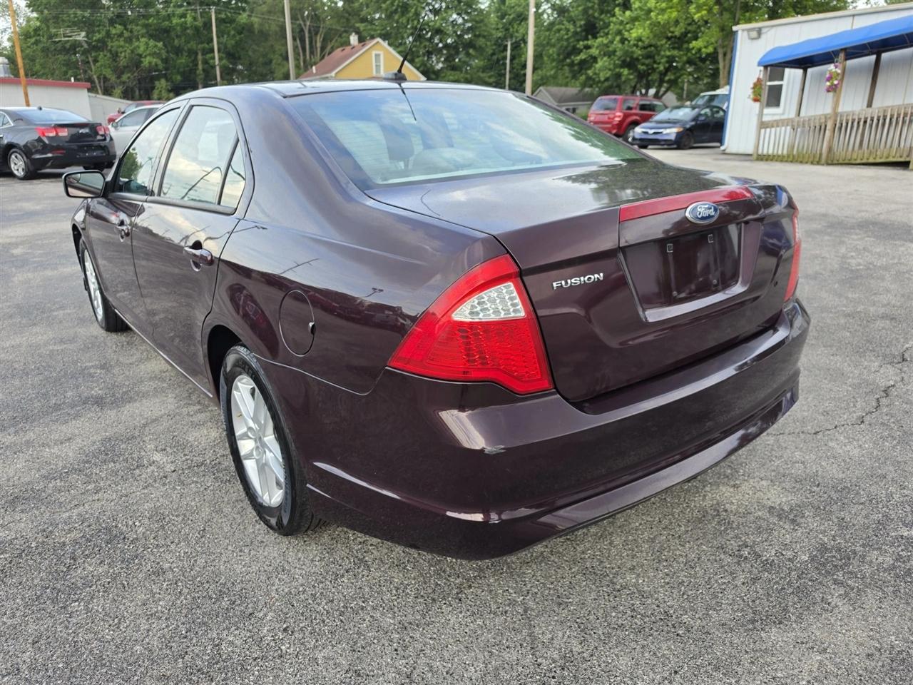 Ford Fusion I4 S 2011