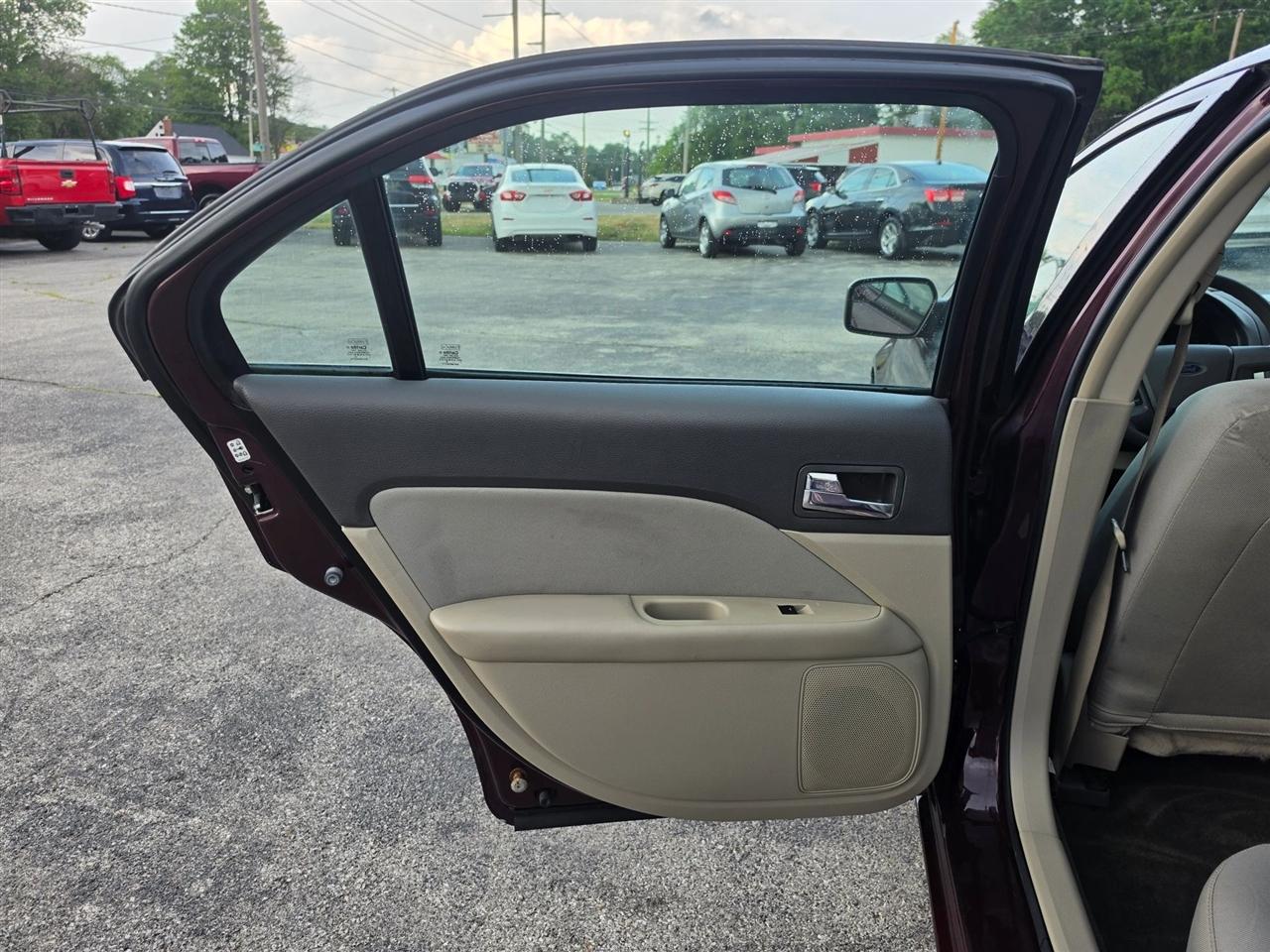 Ford Fusion I4 S 2011