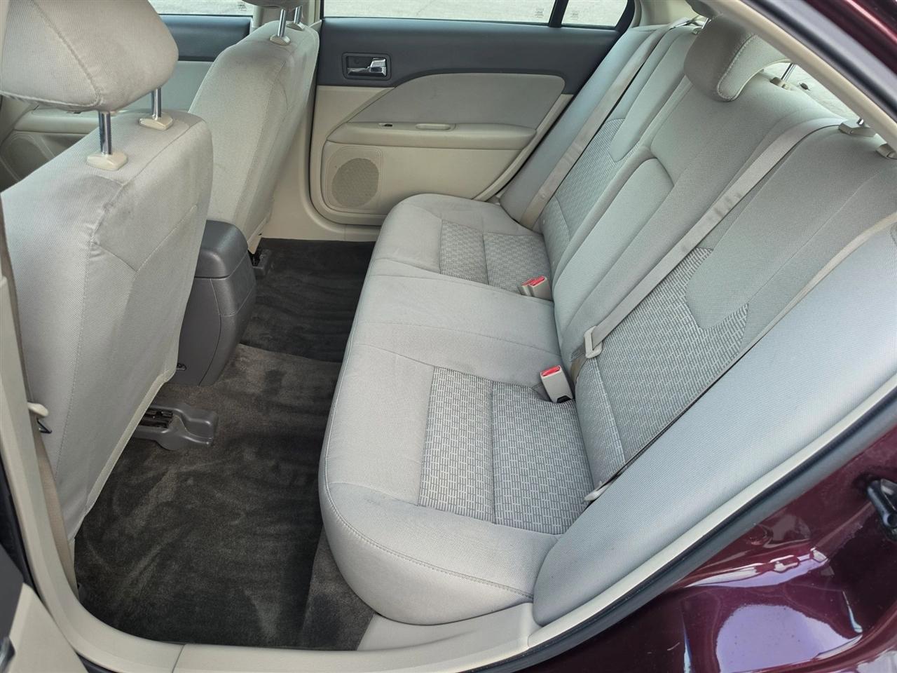 Ford Fusion I4 S 2011