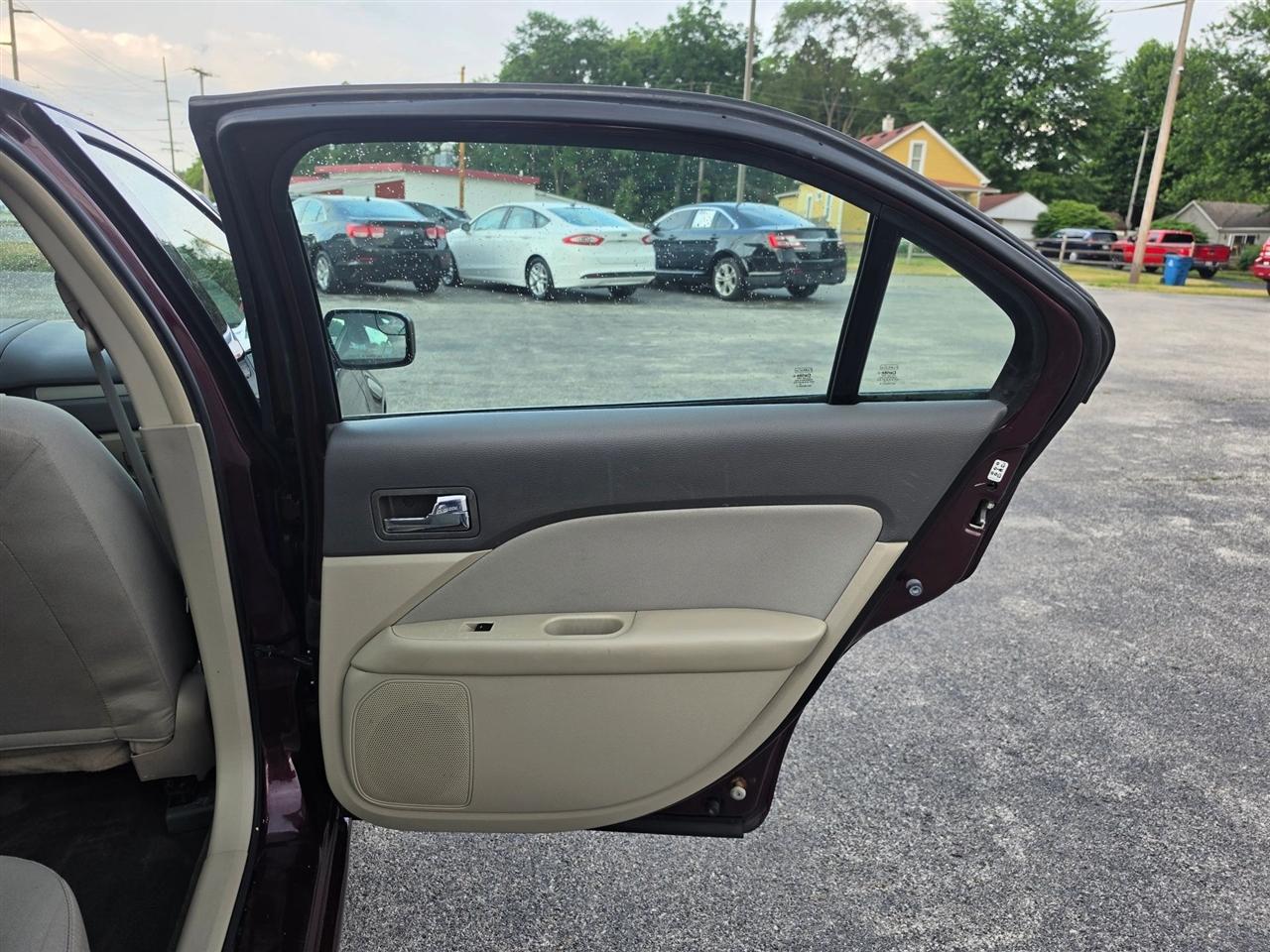 Ford Fusion I4 S 2011