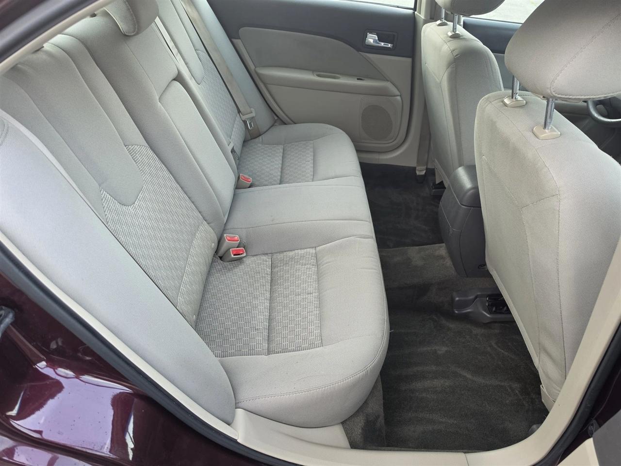 Ford Fusion I4 S 2011