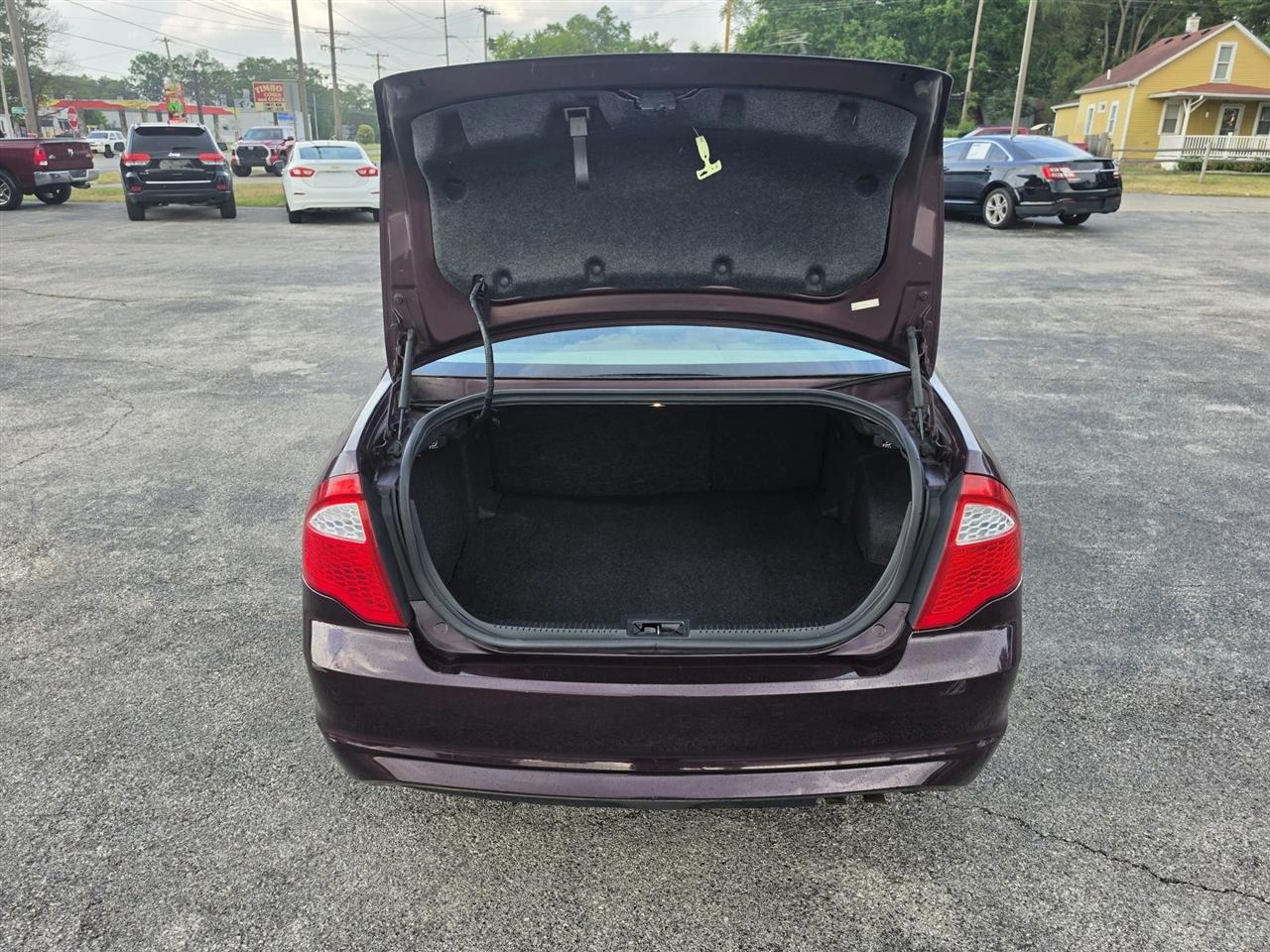 Ford Fusion I4 S 2011
