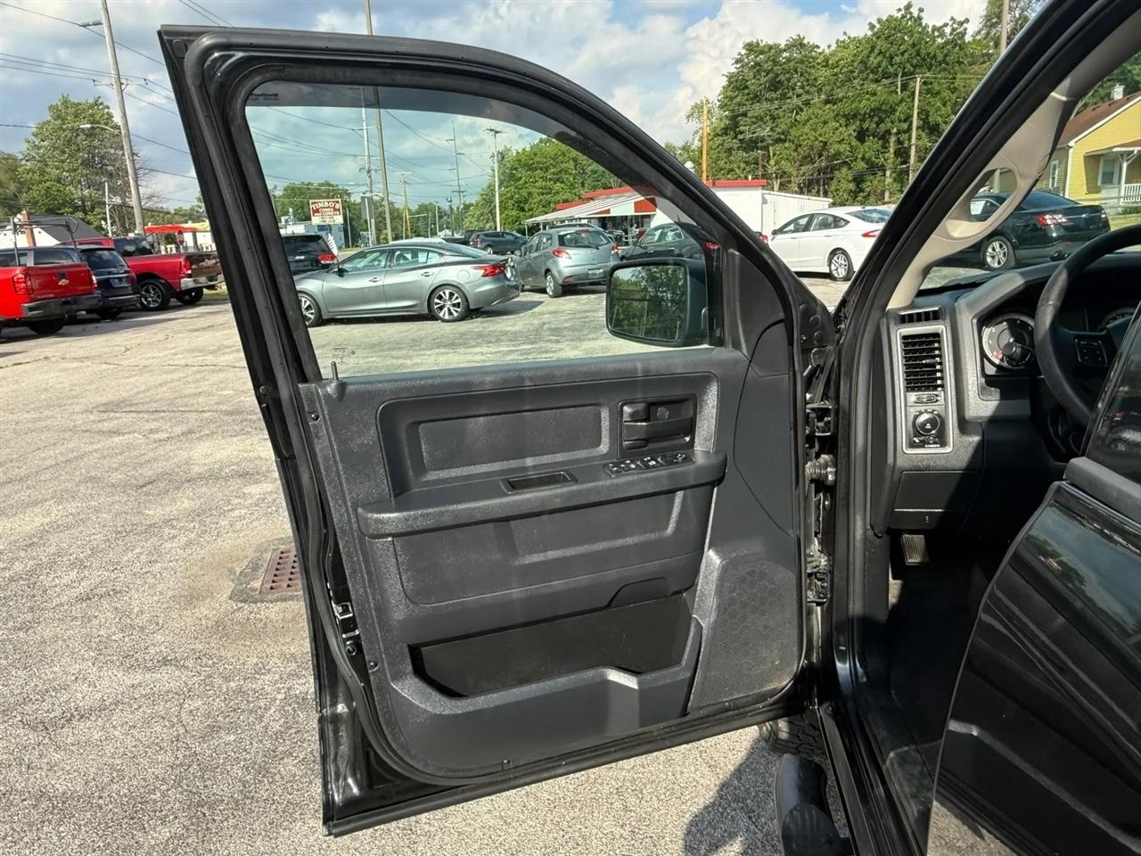 RAM 1500 Tradesman Quad Cab 4WD 2017