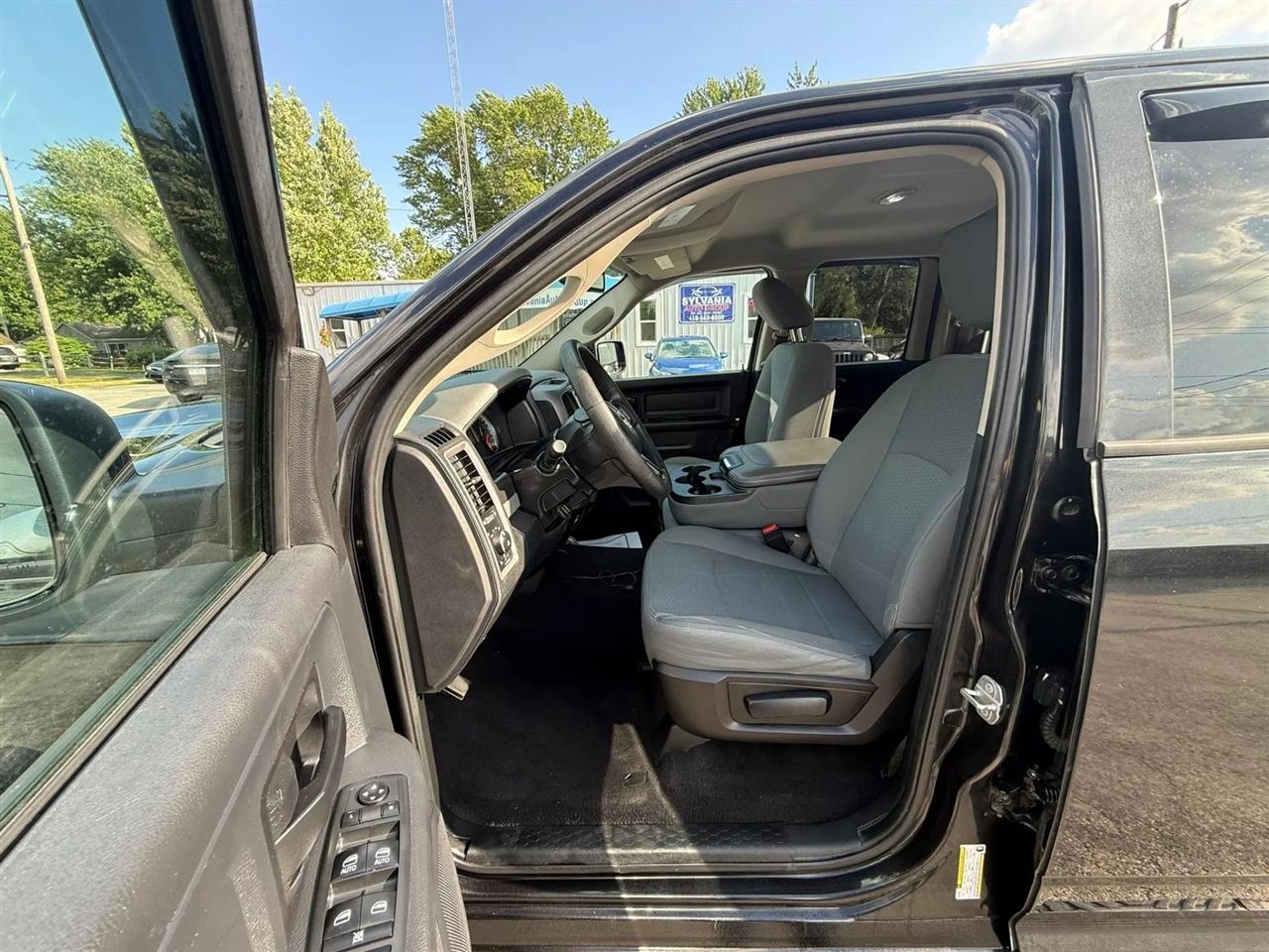 RAM 1500 Tradesman Quad Cab 4WD 2017